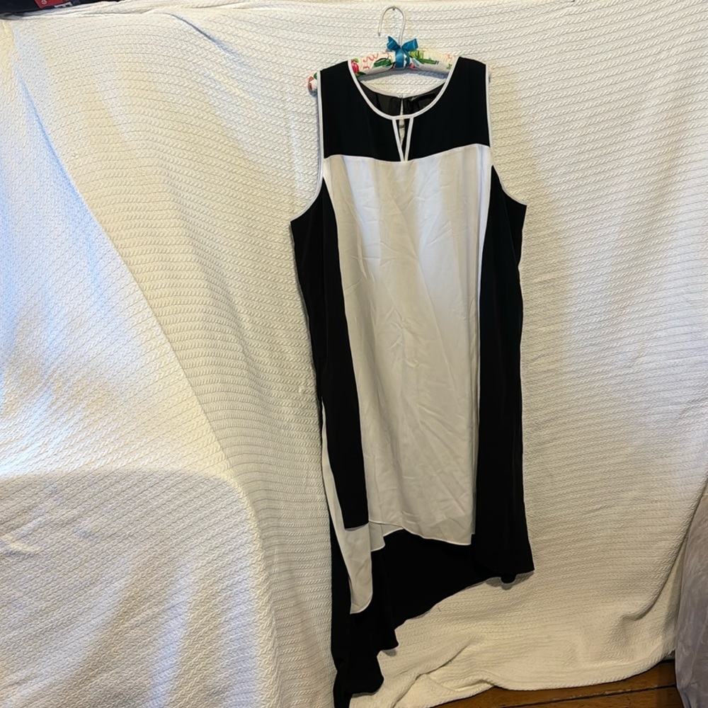 Lane Bryant white black dress made of polyester size 26/28 Excellent condition.